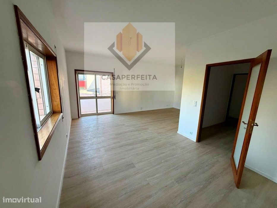 Renovated T2 Apartment with Balcony and Parking Space - Baguim do Monte