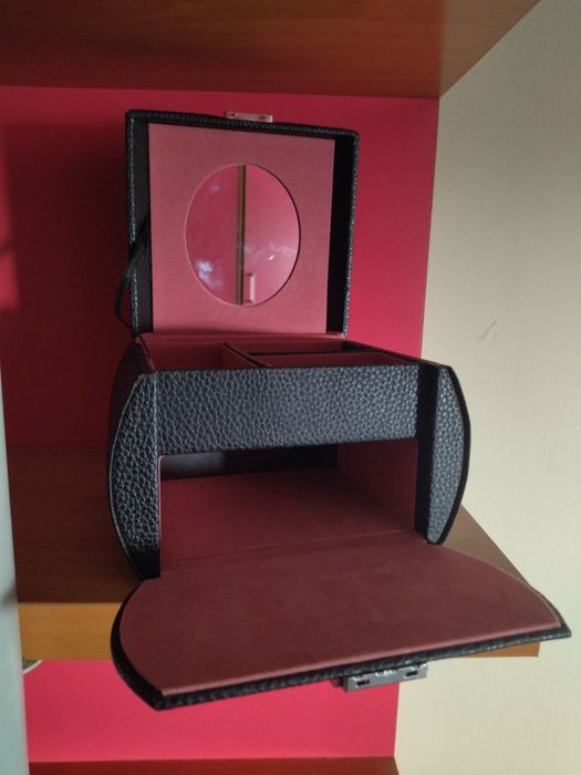 Porta Jóias em Pele Esmara