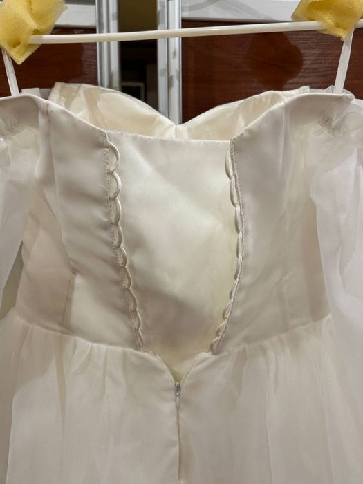 Весільне сукня з обʼємними рукавами