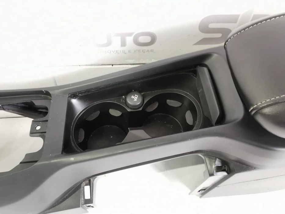 Apoio Braço / Consola Central - Volvo V40 R-Design