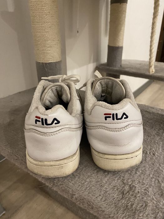 Białe buty Fila