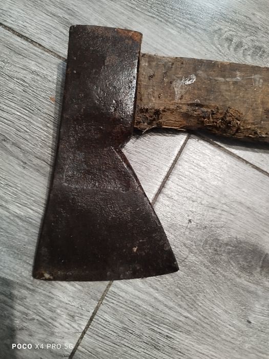 Siekiera / Toporek – Kuta Stal,