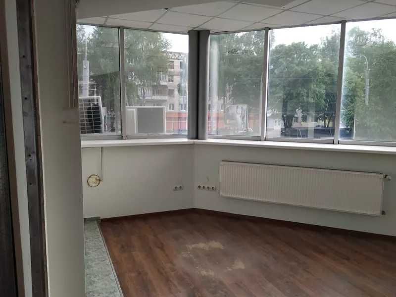 Продаж комерційних приміщень 37 м² та 297 м² (ТЦ вул. Київська, 21)
