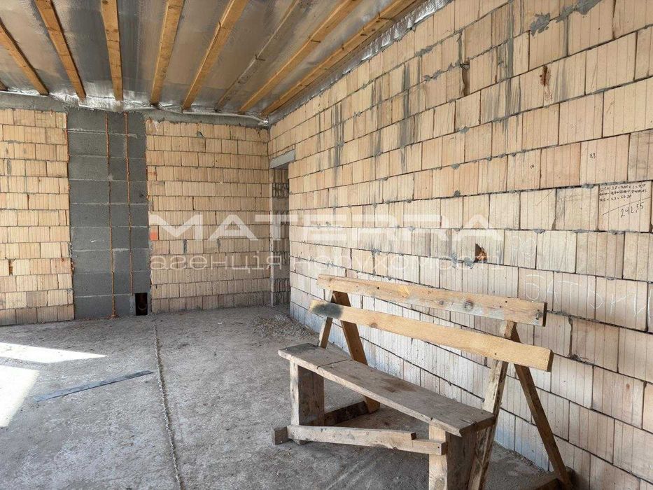 Гатне Сучасний будинок 307 м² з басейном 12 соток 350 000 $
