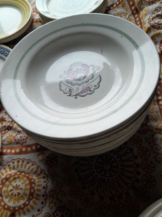 Посуда тарілки стакани хлібниці інше