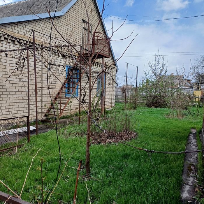 Будинок в центрі смт Софіївка