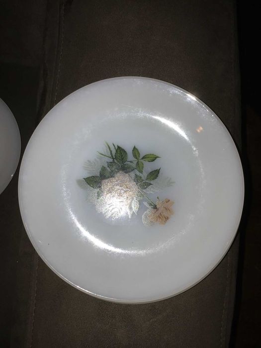 prato de refeicao branco com flores