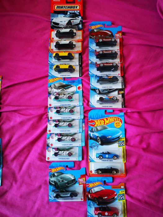 Mazda Hot wheels novo com portes incluídos