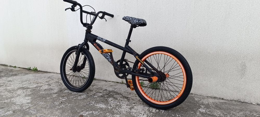 Bicicleta BMX preta