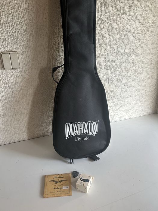Ukulele + afinador + cordas + acessórios