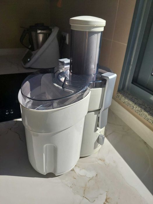 Máquina de sumos naturais de fruta Silvercrest