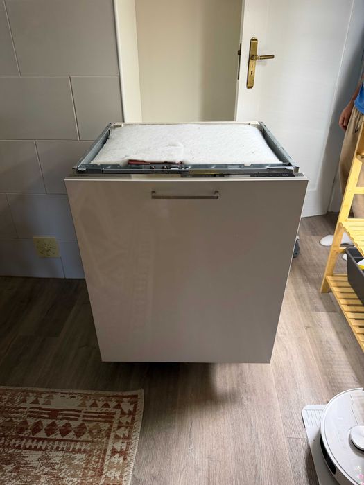 Máquina de lavar loiça Whirlpool PowerClean de encastre