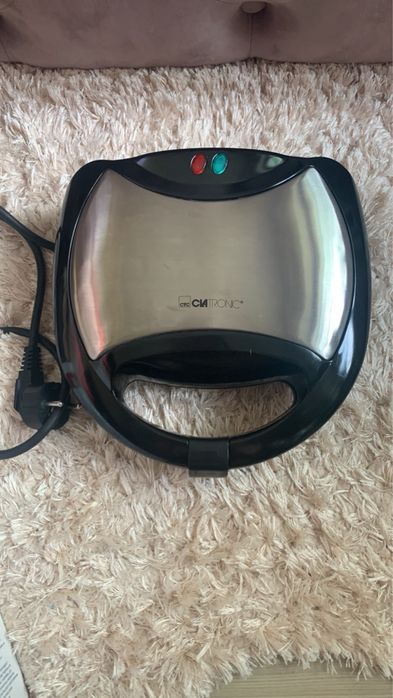 Продам мультімейкер - вафельніцу. Стан новий . З різними насадками .