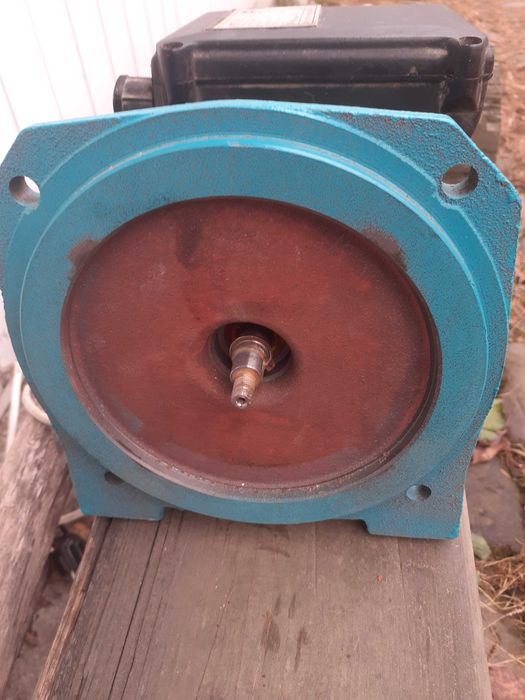 Ел. двигатель(двигун) для водяного насоса,б/у.