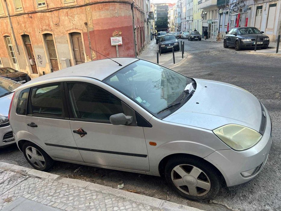 Ford Fiesta 2002 Gasolina — photo 3