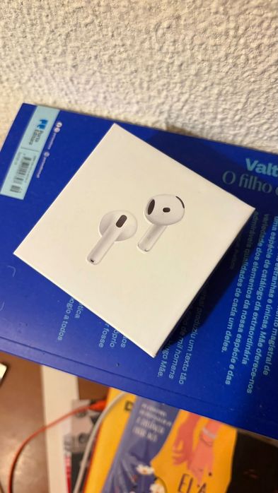 AirPods Pro 4 Apple