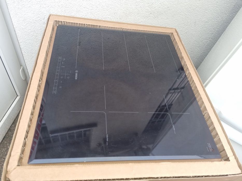 Szyba do  indukcji Bosch z małym uszczerbkiem na koncówce