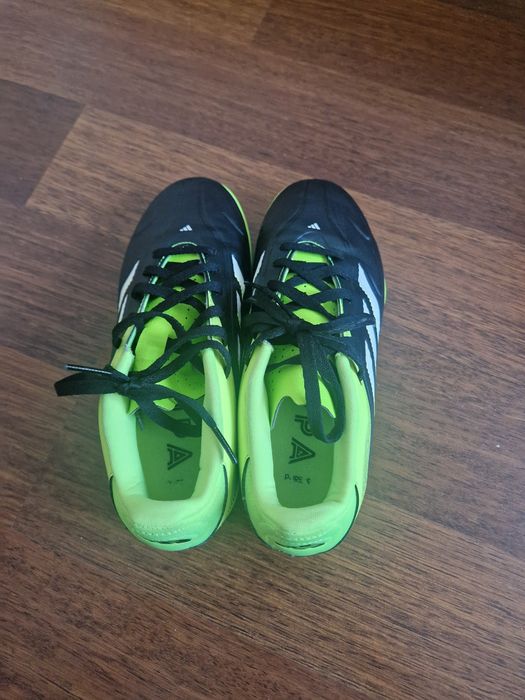 Buty piłkarskie turfy rozmiar 34 + nagolenniki  + getry