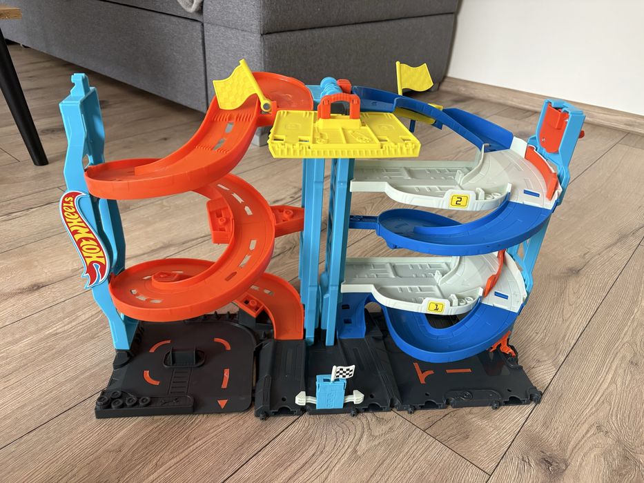 Hot Wheels City, Wyścigowa wieża z transformacją