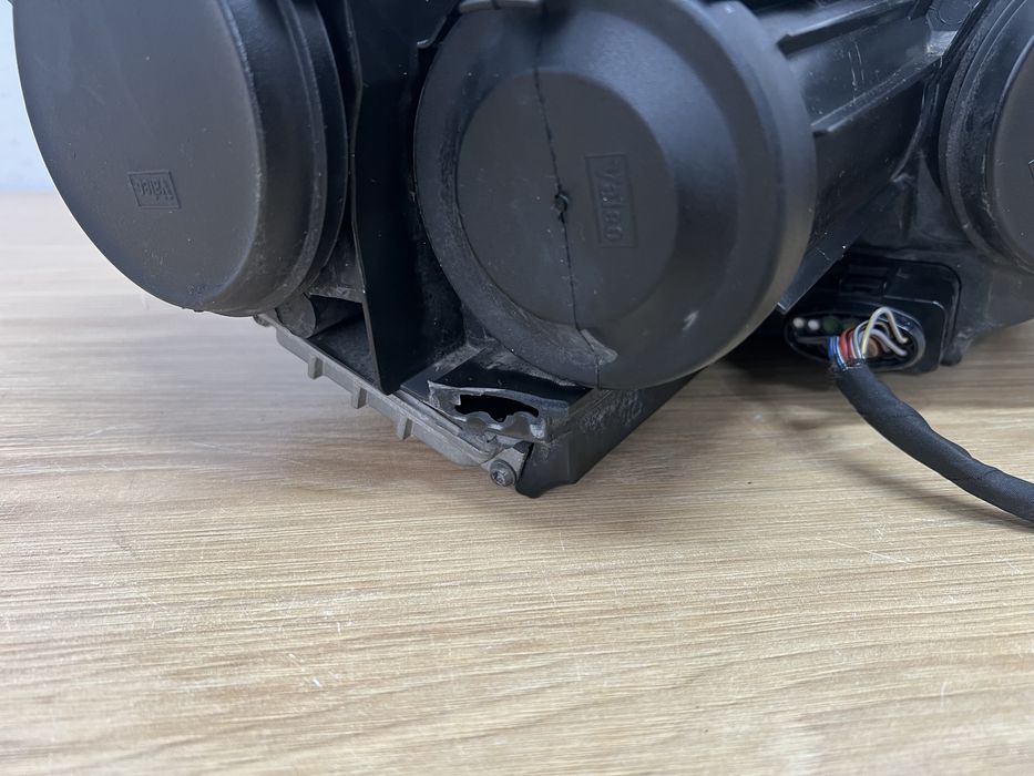 Lampy przednie Volkswagen Sirocco Xenon