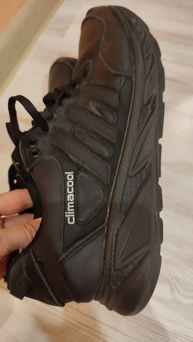 Шкіряні кросівки на юнака