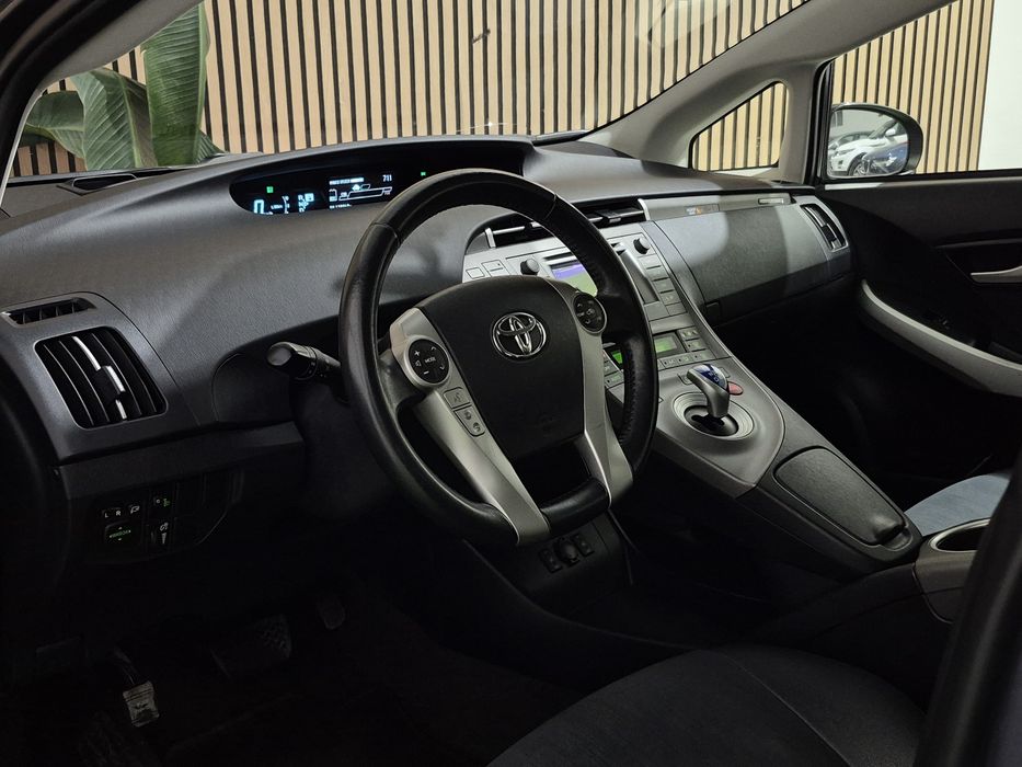Toyota Prius 1.8 PLUG-IN Hybrid | GARANTIA | NACIONAL