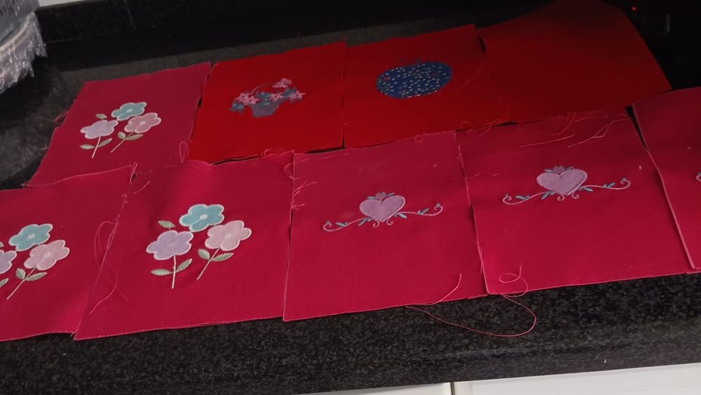 Rectângulos em tecido com bordado