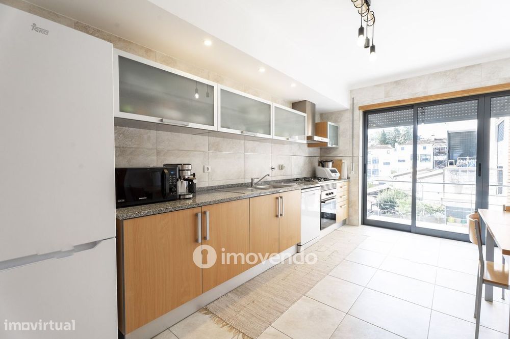 Apartamento T2 moderno, com estacionamento, na Curia, Anadia