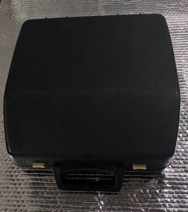 Vendo máquina de escrever nova com mala