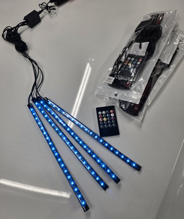 Oświetlenie Podłogowe / Wnętrza Samochodu 72Led RGB 8 Kolorów