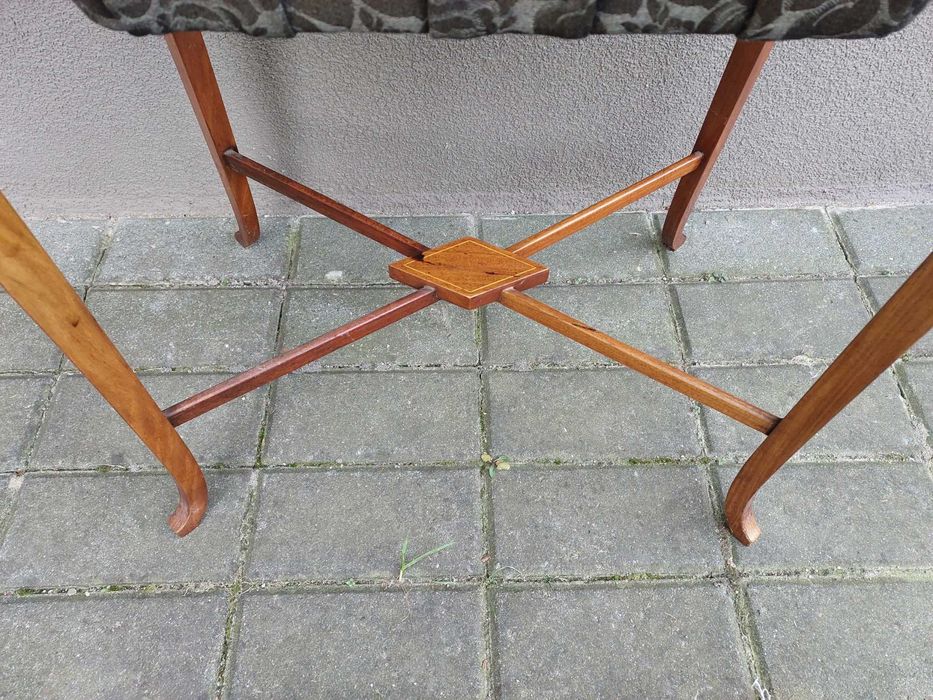 Stary finezyjny stolik niciak secesja mahoń  D096