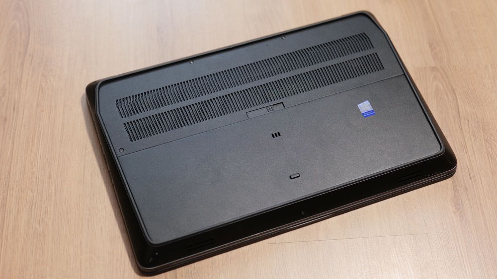HP ZBook 17 G4 | i7-7700HQ | 16GB RAM | SSD 256GB | Quadro M2200 4GB