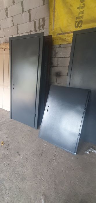 Двері металеві технічні тамбурні  нестандарти з ДСП накладками