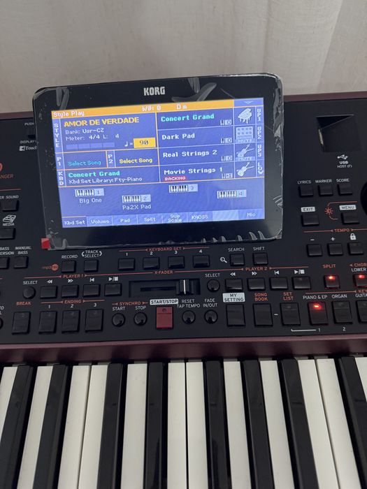 Teclado Korg PA1000