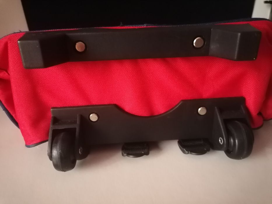 Mochila trolley com publicidade da Coca-Cola