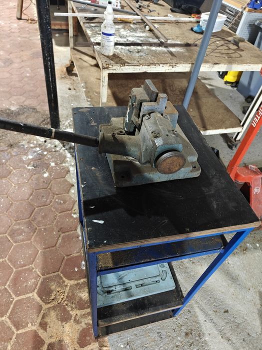 Ferramenta para dobrar ferro