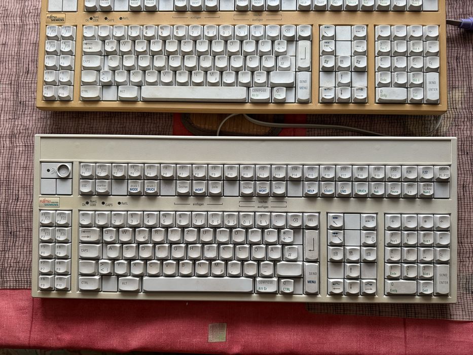 Klawiatury Fujitsu Siemens KBPC EM D | Retro | Mechaniczne | 2 sztuki