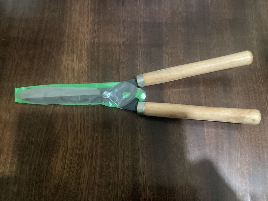 Садові ножиці.Кущоріз