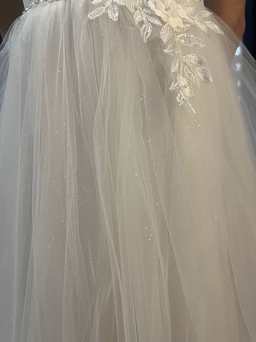 Sukienka komunijna z haftami, tiulem, perełkami +wianek