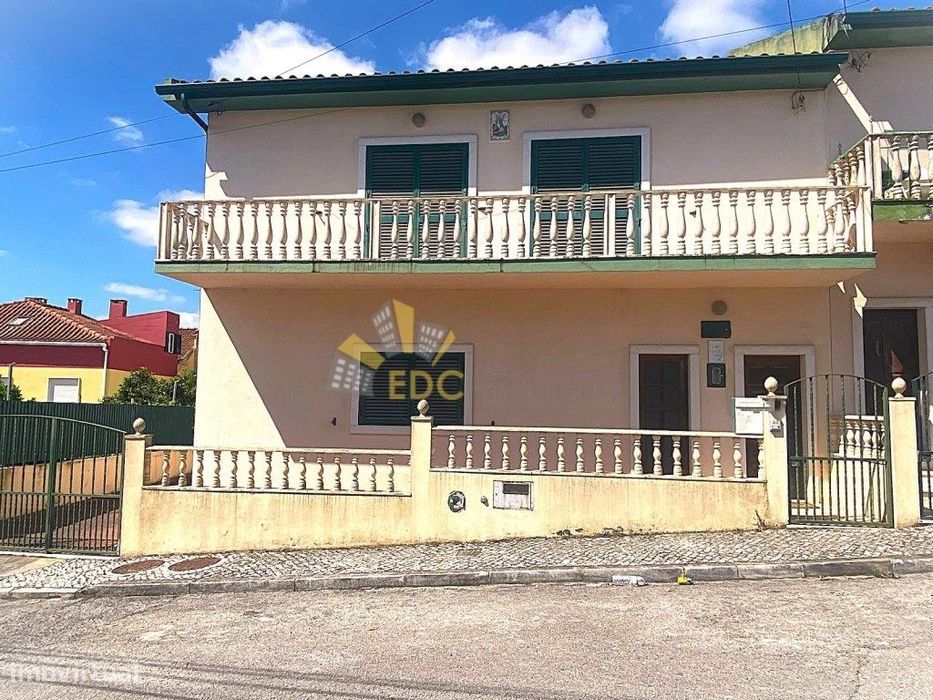 OFERTA ESCRITURA NOTARIAL | Moradia T5 Geminada | Com excelentes ár...