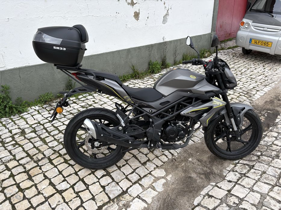 Benelli BN 125 (Jan 2026) – Apenas 1300 km – Como Nova (C/ Top Case)