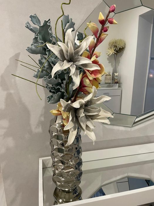 Jarra decorativa com flores