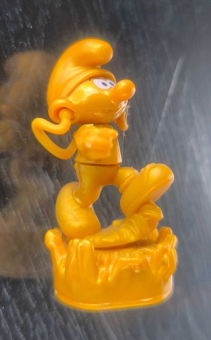 Figurka kinder złote Smerfy ZŁOTY Smerf biegacz