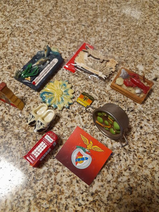 Ímanes,  do nosso País e Ilhas  e decorativos.