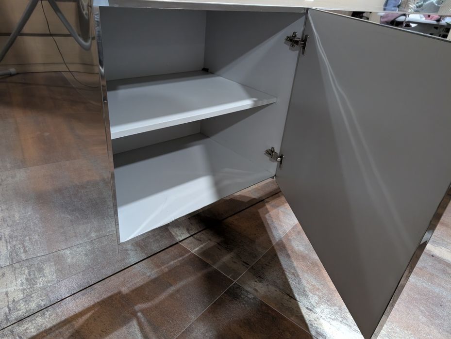 Móvel de apoio TV para sala espelhado