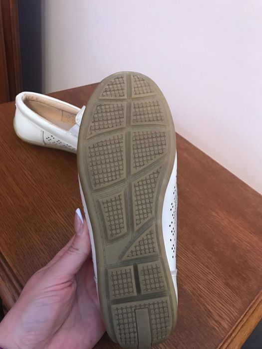 Туфлі білі ( для першого причастя)