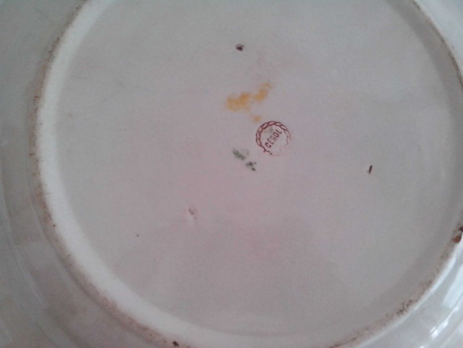 Prato decorativo em louça, grande e antigo (37 X 7 Cm). Césol.