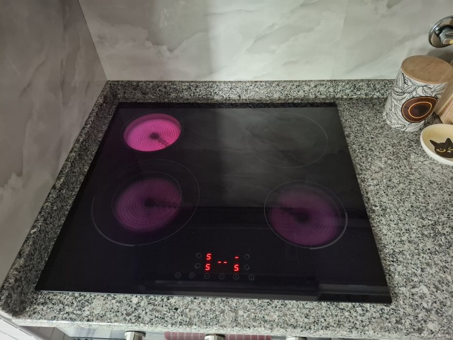 Placa vitroceramica Confortec.