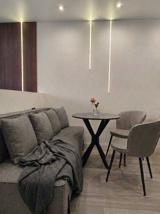 Квартира погодинно та подобово Київ з Premium-апартаментами в стилі Loft біля метро| Величезний Smart TV 75” | Безпечний поверх | Укриття