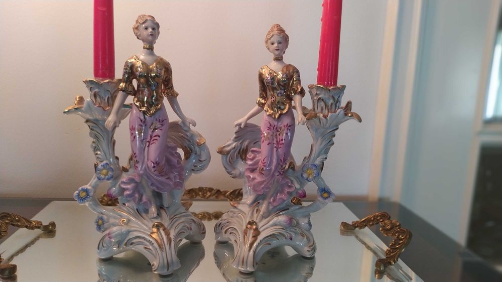 PAR DE CANDELABROS-Porcelana Europeia - Antiga - Alemã - Meissen